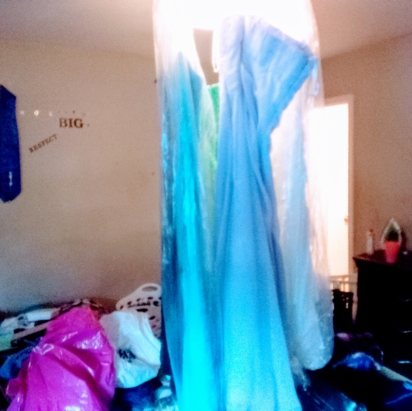 4 very beautiful dresses for any special occasion, - Picture 2 of 6